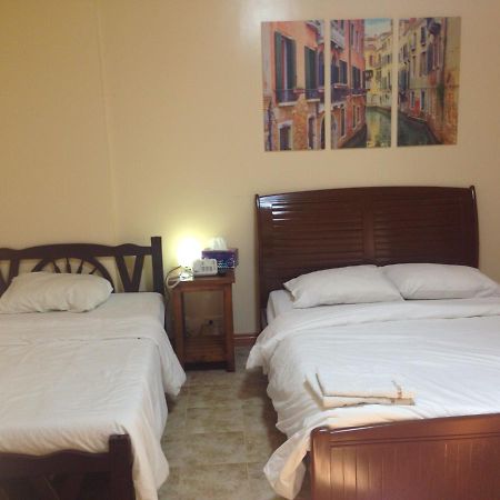 Makati Suites At Travelers Inn Makati City Zewnętrze zdjęcie
