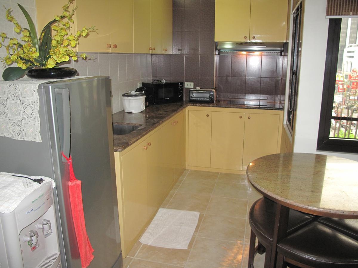 Makati Suites At Travelers Inn Makati City Zewnętrze zdjęcie