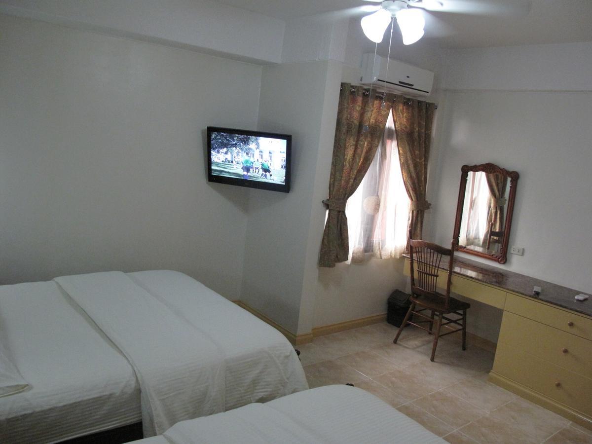 Makati Suites At Travelers Inn Makati City Zewnętrze zdjęcie