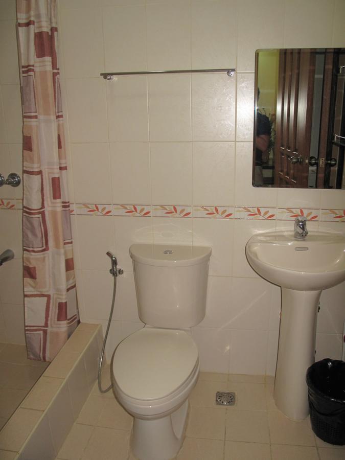 Makati Suites At Travelers Inn Makati City Zewnętrze zdjęcie