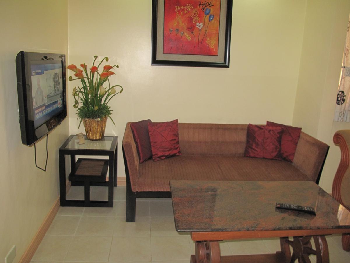 Makati Suites At Travelers Inn Makati City Zewnętrze zdjęcie