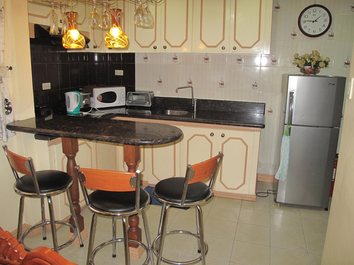 Makati Suites At Travelers Inn Makati City Zewnętrze zdjęcie