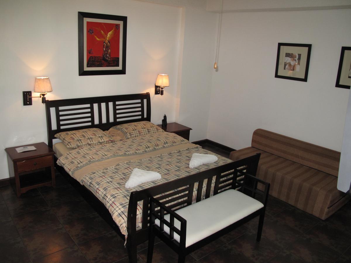 Makati Suites At Travelers Inn Makati City Zewnętrze zdjęcie